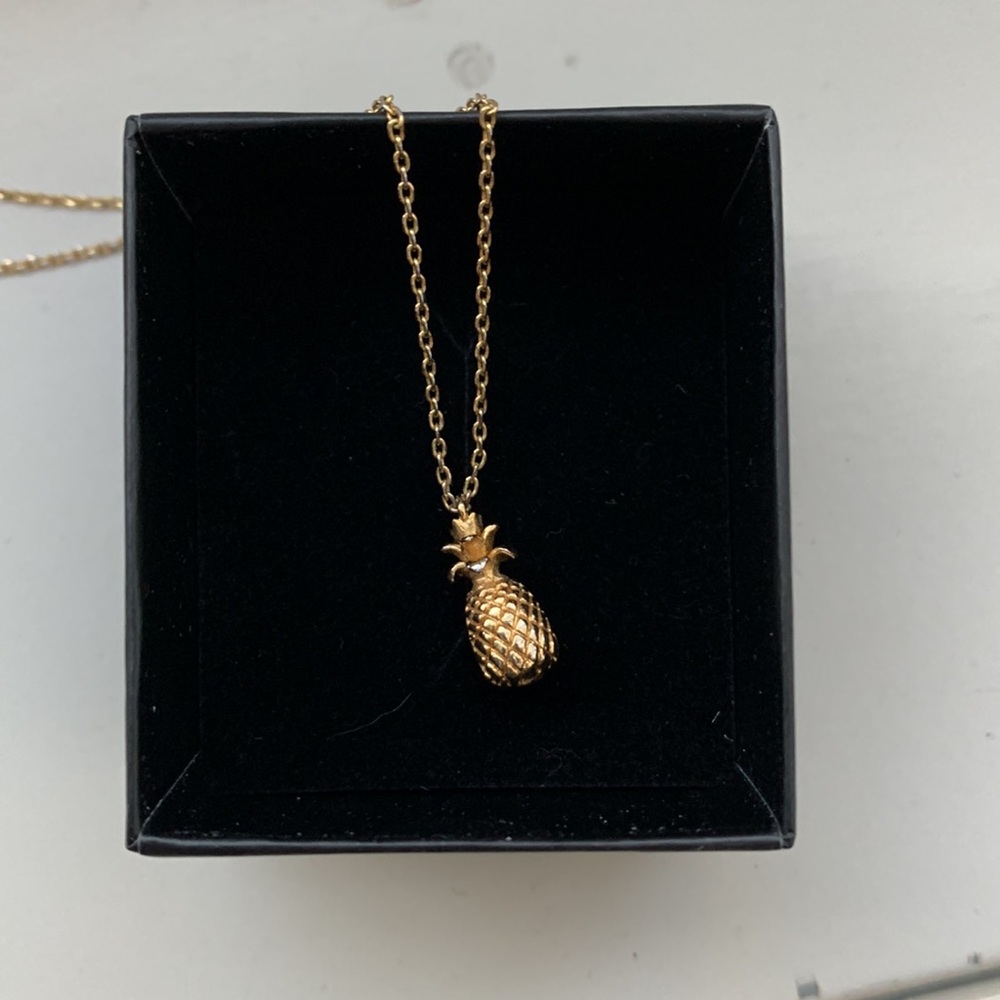 Pineapple pendant necklace